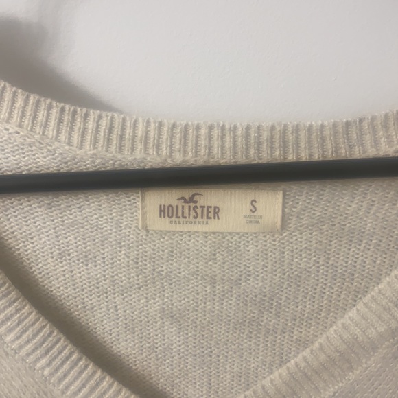 Hollister sweater. Size small. Oatmeal colour. - Picture 2 of 2